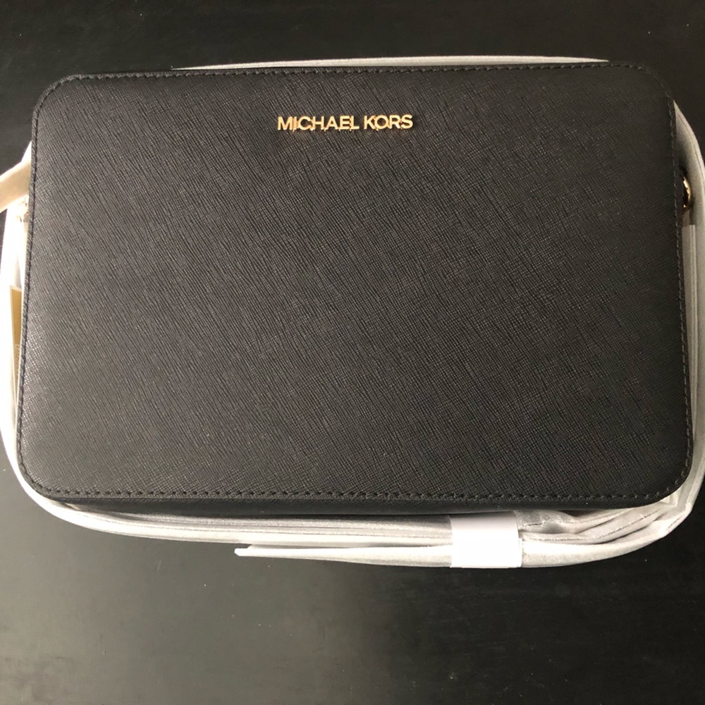 Michael Kors Black Crossbody with Gold Chain Strap - Brand New With Tags - Picture 2 of 5